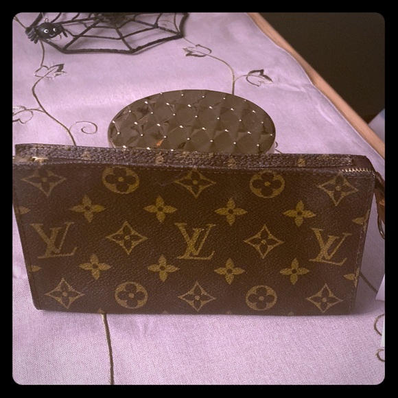 SOLD Louis Vuitton Large Bucket Pouch SOLD - Picture 1 of 8